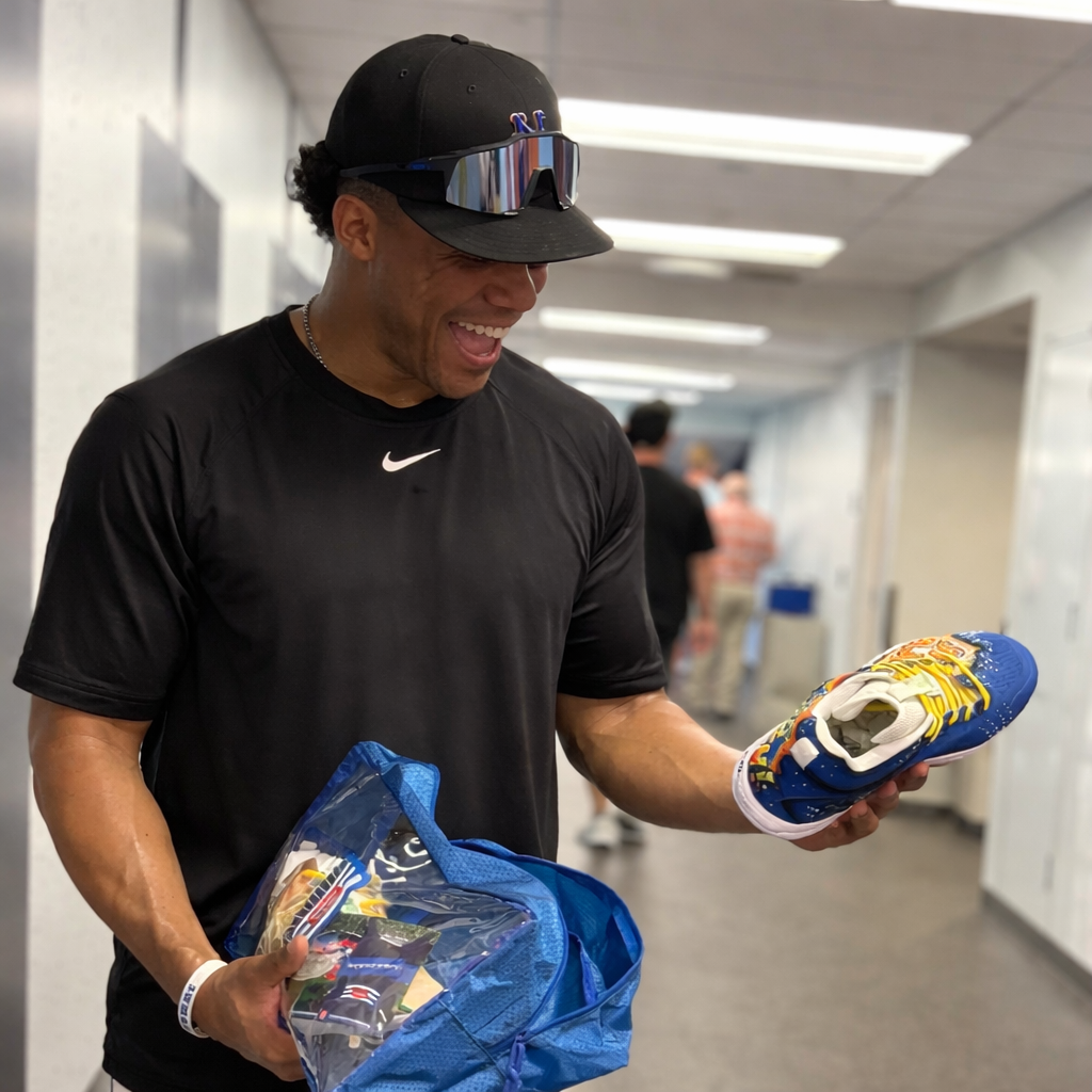 Juan Soto unboxing his custom Player's Weekend cleats in the Mets Clubhouse.